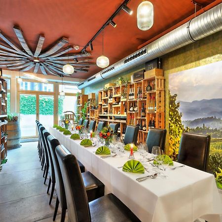 Hotel Mueller Cafe & Wein - Mondholzhotel Veitshöchheim Exteriör bild