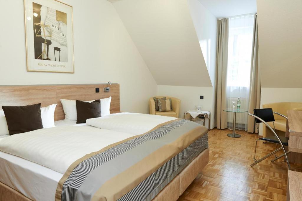 Hotel Mueller Cafe & Wein - Mondholzhotel Veitshöchheim Exteriör bild