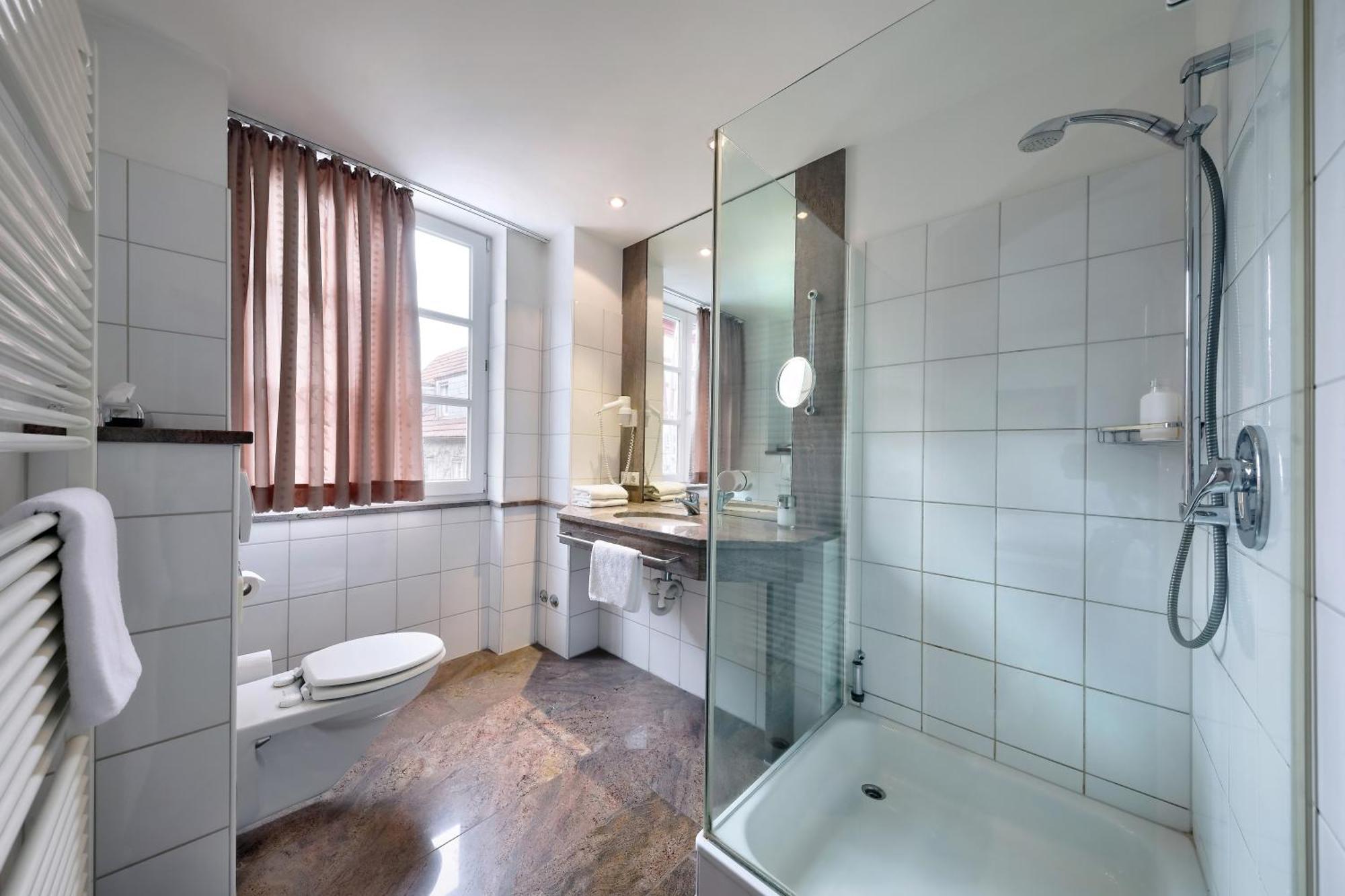 Hotel Mueller Cafe & Wein - Mondholzhotel Veitshöchheim Exteriör bild